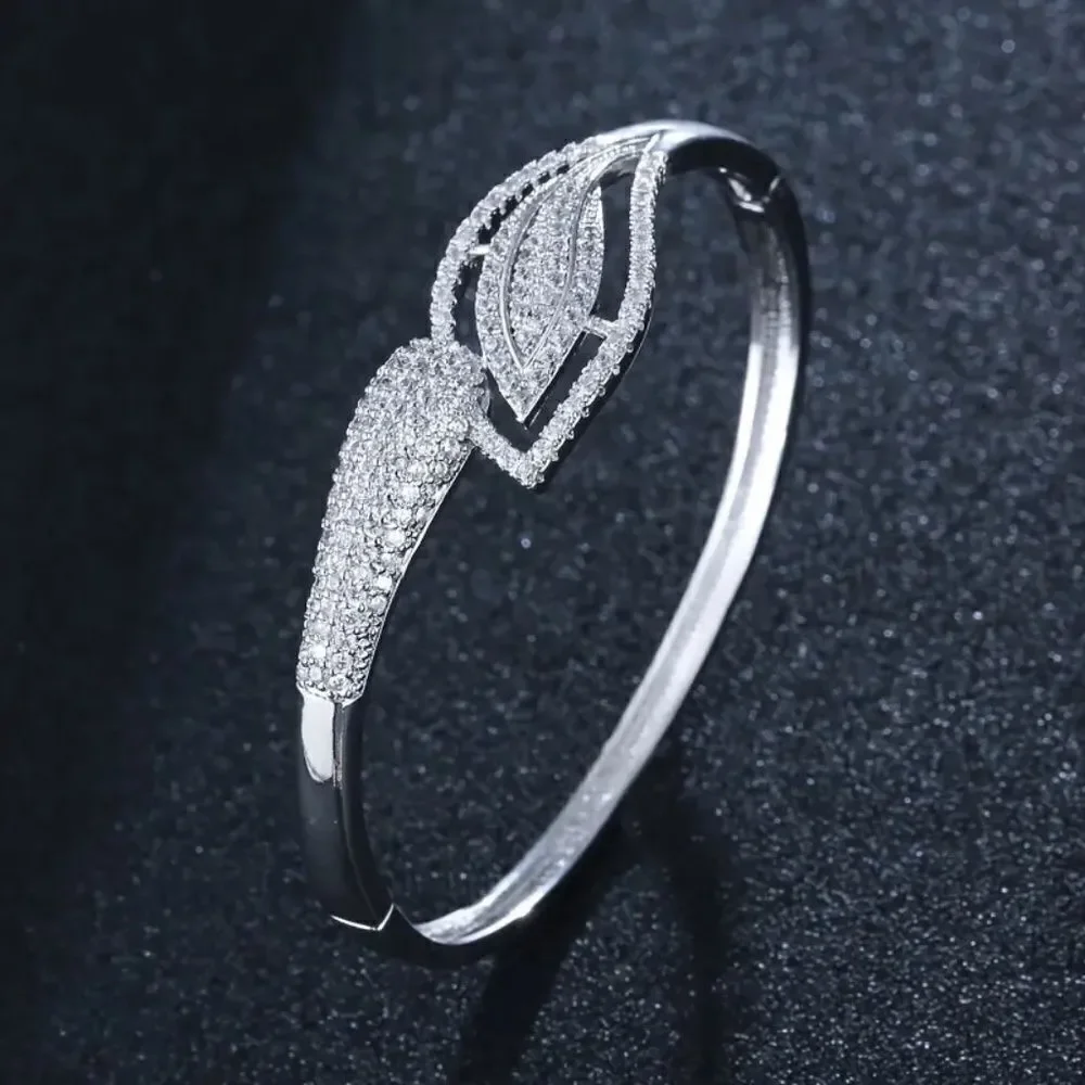 Minimalist Zircon-inlaid Bracelet Silvery
